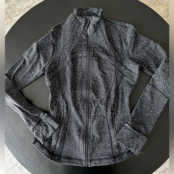 Lululemon define jacket in a speckled black & white galaxy-like print, size 6 - Picture 2 of 4